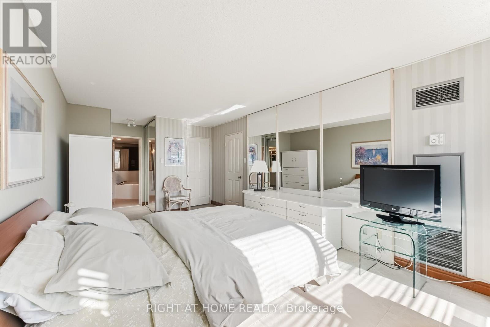 711 - 120 Promenade Circle, Vaughan, Ontario L4J 7W9 - Photo 22 - N12919420