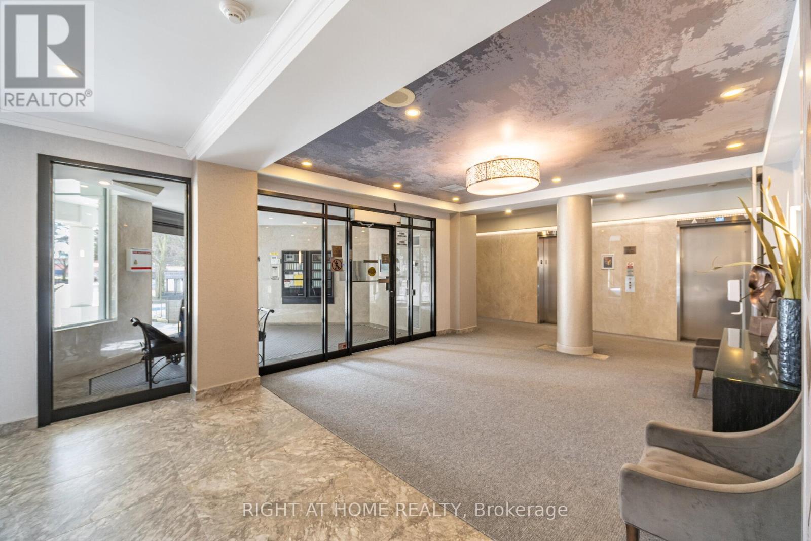 711 - 120 Promenade Circle, Vaughan, Ontario L4J 7W9 - Photo 4 - N12919420