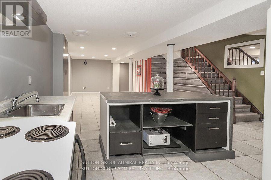 132 Larratt Lane, Richmond Hill, Ontario  L4C 0E6 - Photo 13 - N12919430