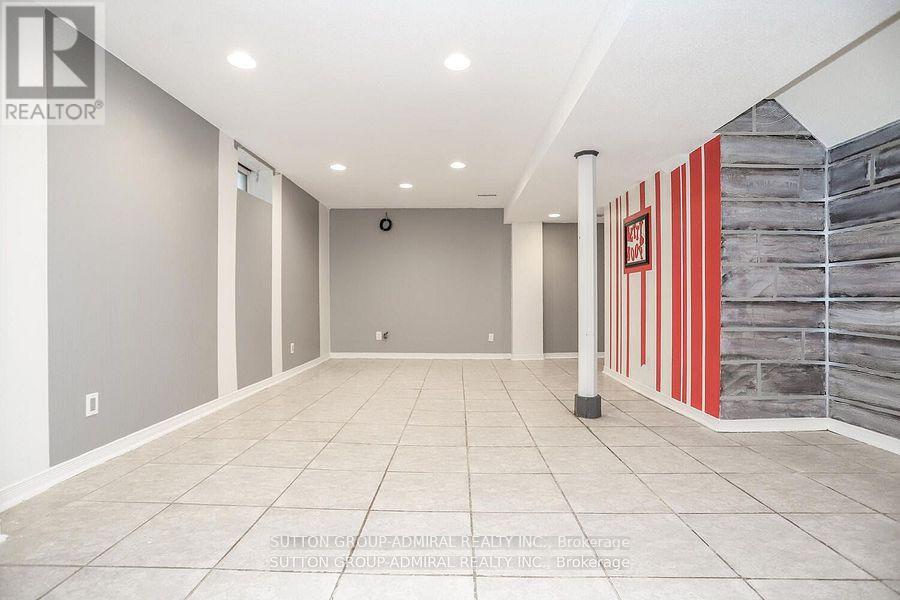 132 Larratt Lane, Richmond Hill, Ontario  L4C 0E6 - Photo 6 - N12919430