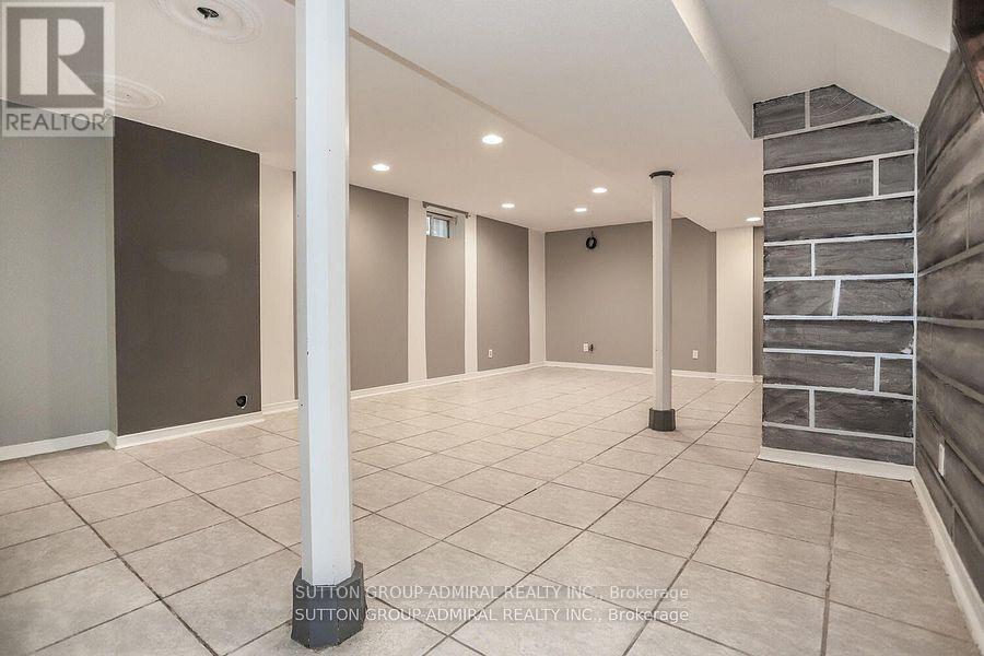 132 Larratt Lane, Richmond Hill, Ontario  L4C 0E6 - Photo 7 - N12919430