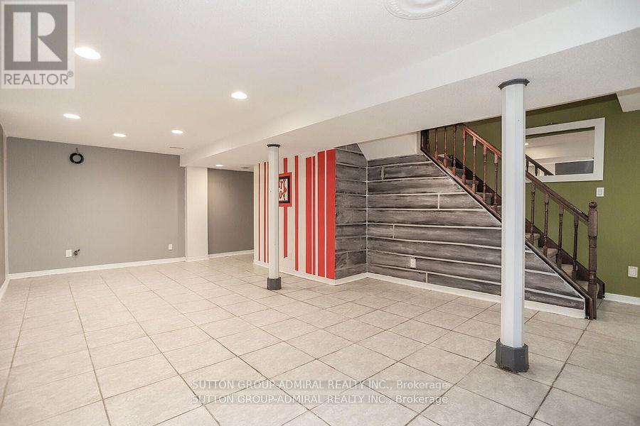 132 Larratt Lane, Richmond Hill, Ontario  L4C 0E6 - Photo 8 - N12919430