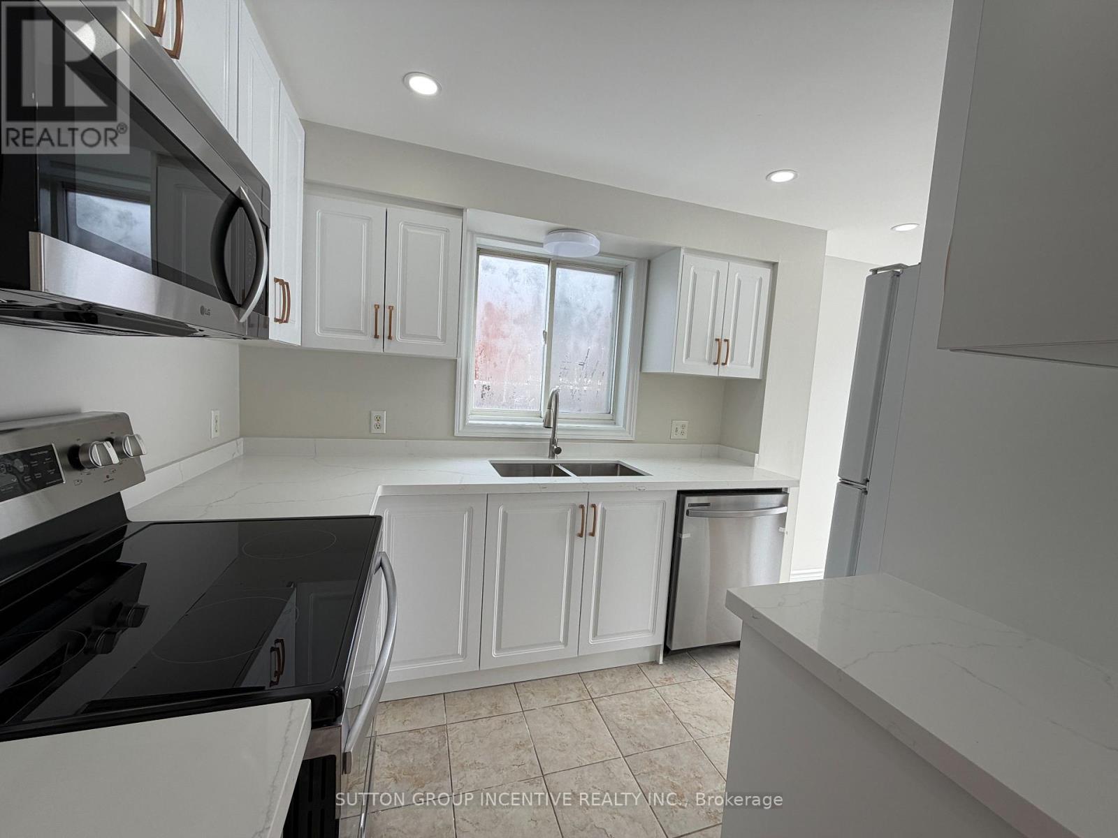 15 Timothy Lane, Barrie (Holly), Ontario  L4N 9Z6 - Photo 10 - S12919434