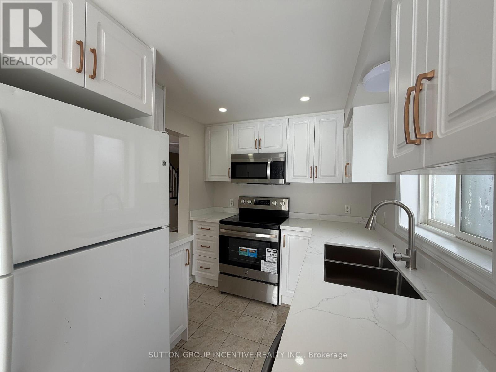 15 Timothy Lane, Barrie (Holly), Ontario  L4N 9Z6 - Photo 11 - S12919434