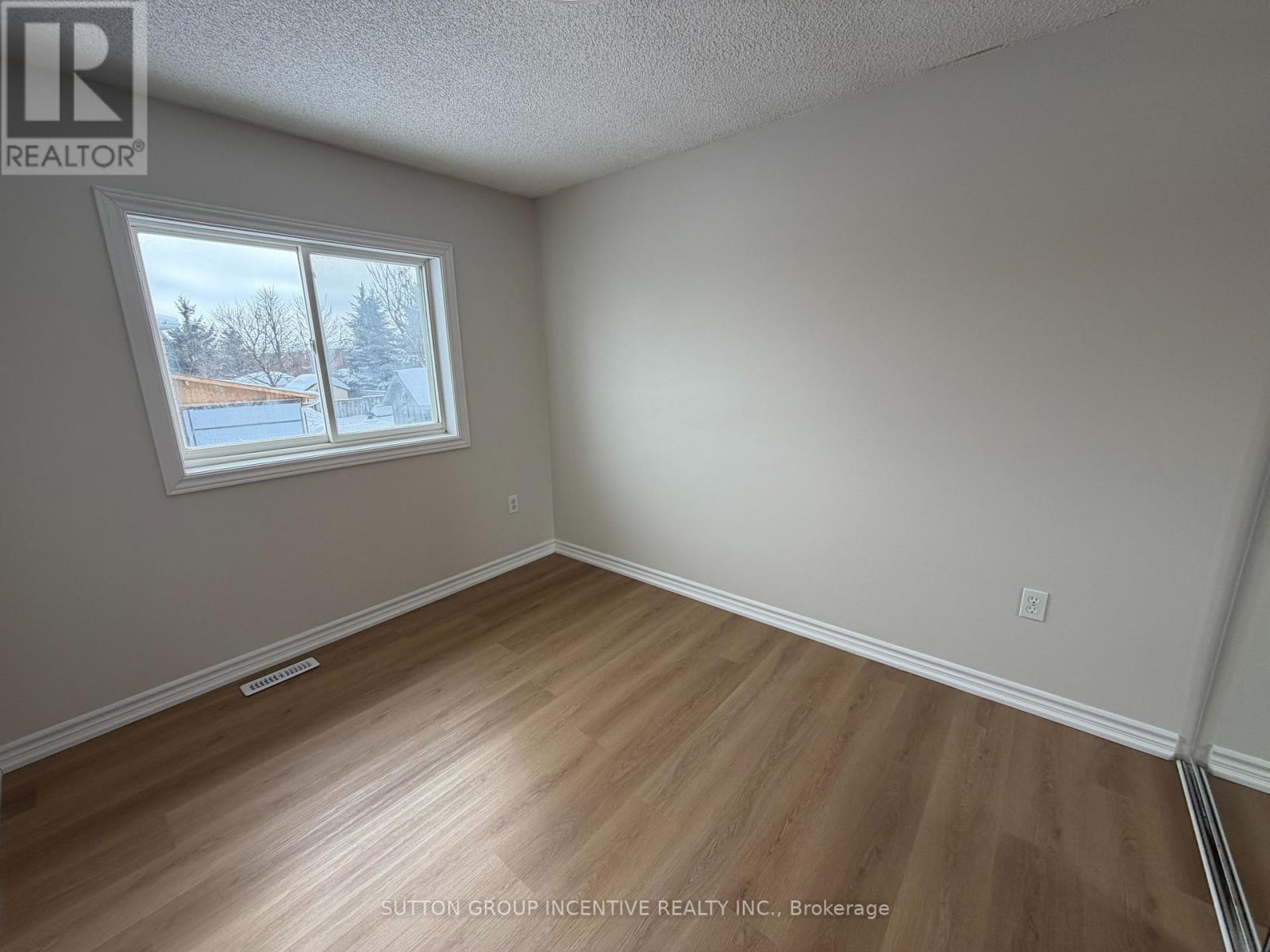 15 Timothy Lane, Barrie (Holly), Ontario  L4N 9Z6 - Photo 19 - S12919434