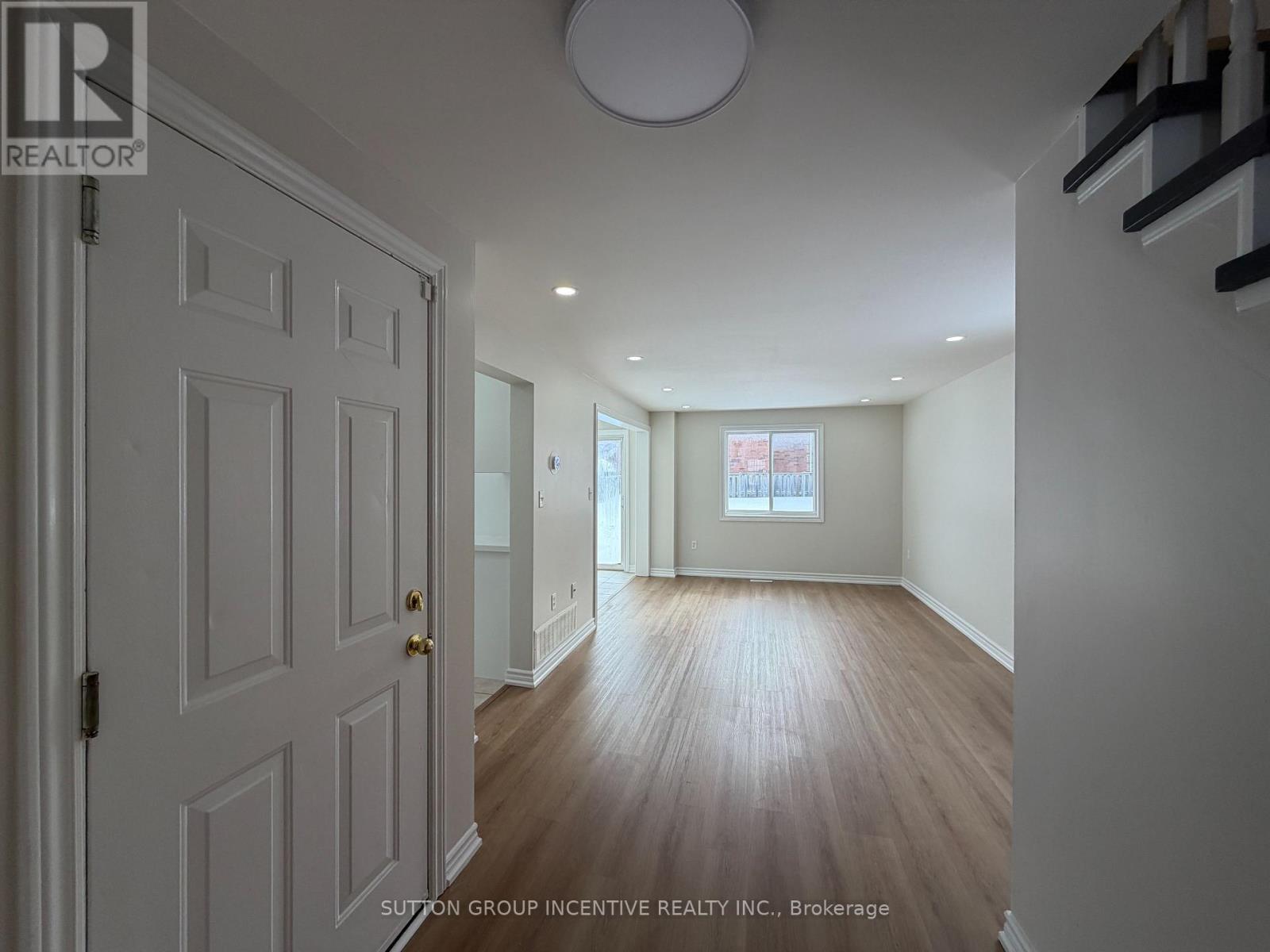 15 Timothy Lane, Barrie (Holly), Ontario  L4N 9Z6 - Photo 4 - S12919434