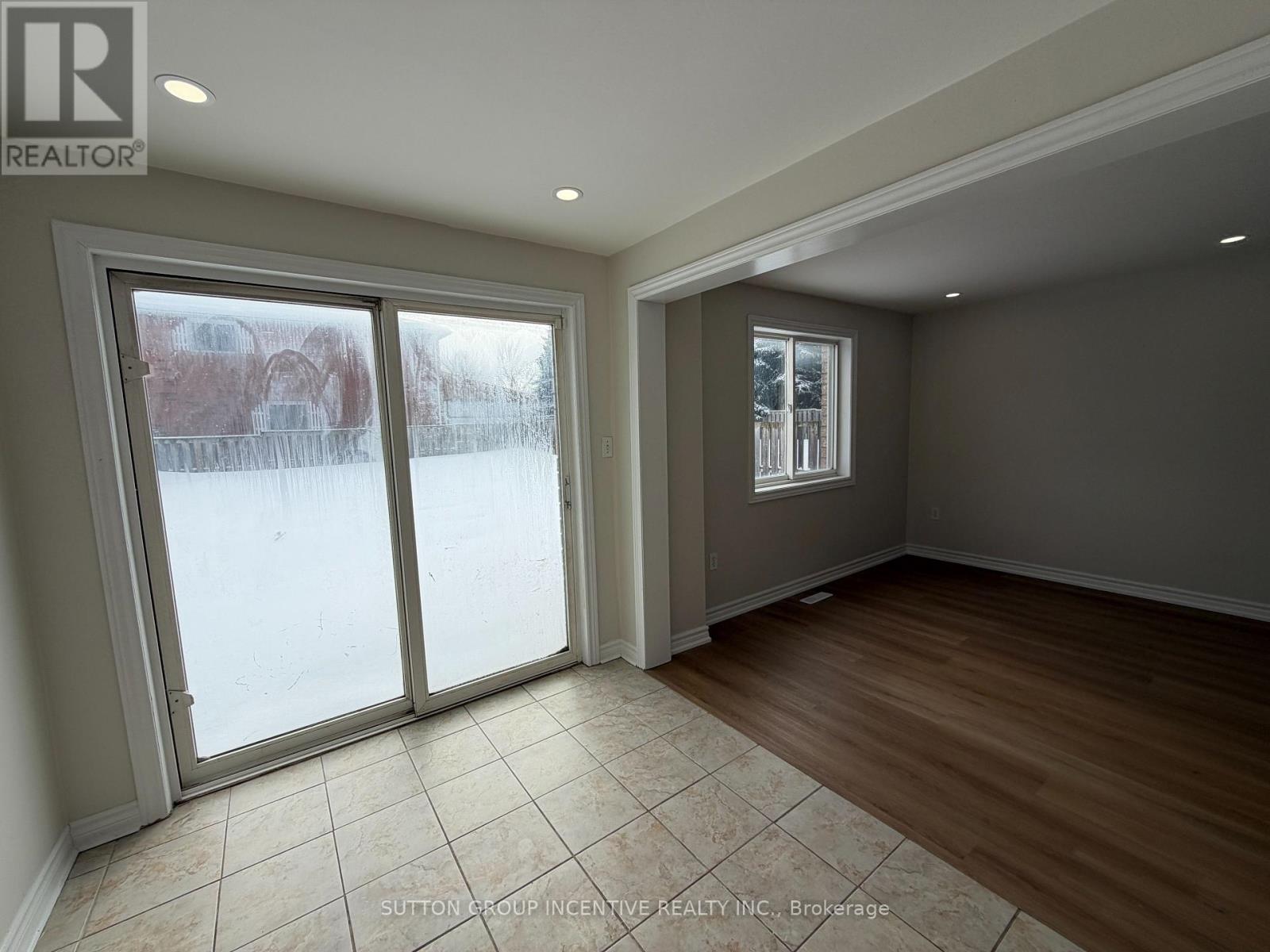 15 Timothy Lane, Barrie (Holly), Ontario  L4N 9Z6 - Photo 8 - S12919434