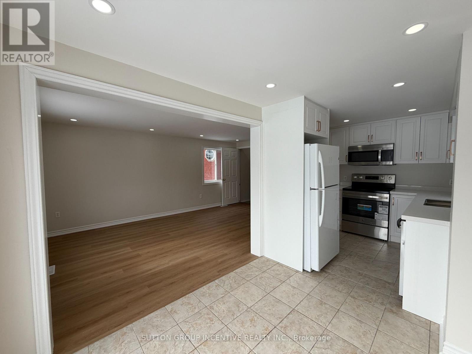 15 Timothy Lane, Barrie (Holly), Ontario  L4N 9Z6 - Photo 9 - S12919434