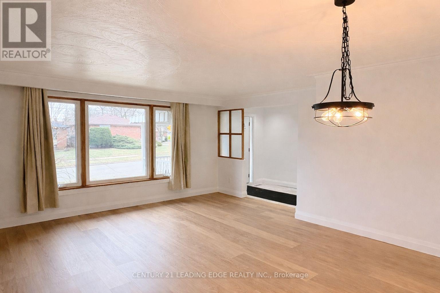 Main - 98 Benshire Drive, Toronto, Ontario M1H 1M5 - Photo 3 - E12918796