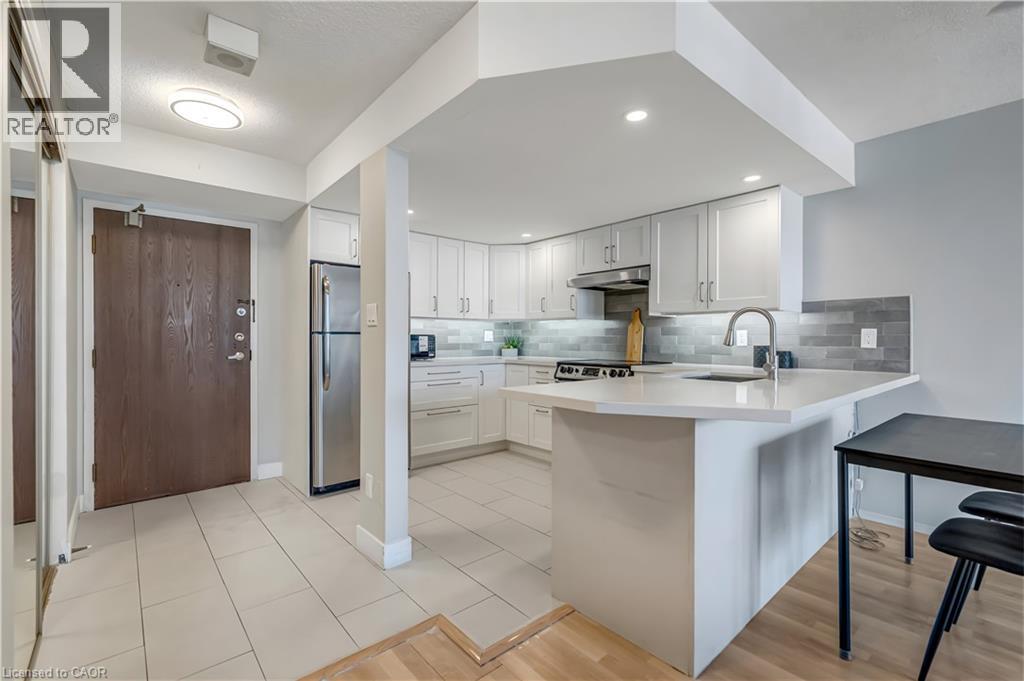 25 Agnes Street Unit# 903, Mississauga, Ontario  L5B 3X7 - Photo 2 - 40814222