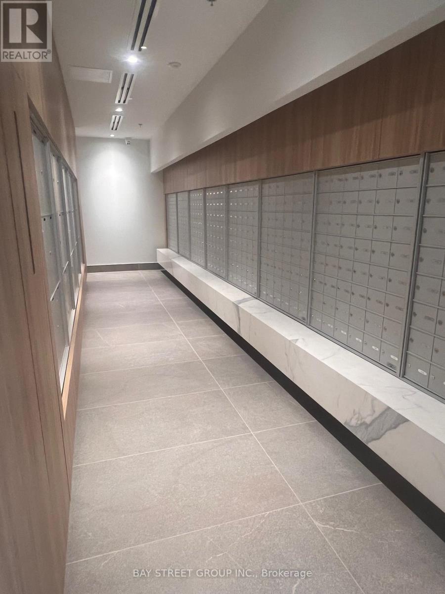 1023 - 3100 Keele Street, Toronto, Ontario  M3M 0E1 - Photo 5 - W12919276