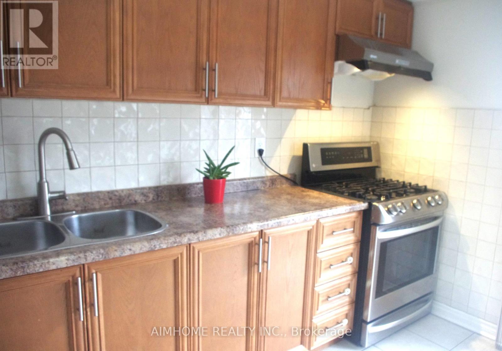 4889 James Austin Drive, Mississauga, Ontario  L4Z 4J2 - Photo 9 - W12919290