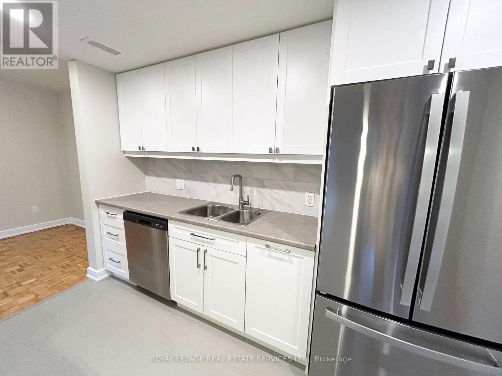 A24 - 20 North Shore Boulevard W, Burlington, Ontario L7T 1A1 - Photo 8 - W12919330