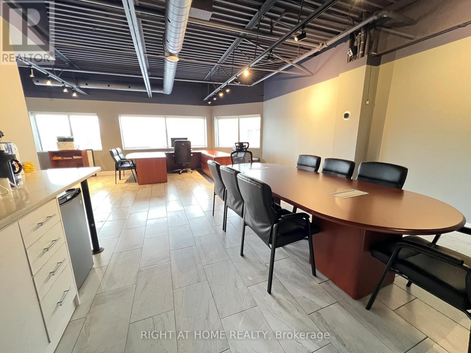15 - 21 Kenview Boulevard, Brampton (Parkway Belt Industrial Area), Ontario  L6T 5G7 - Photo 13 - W12919332