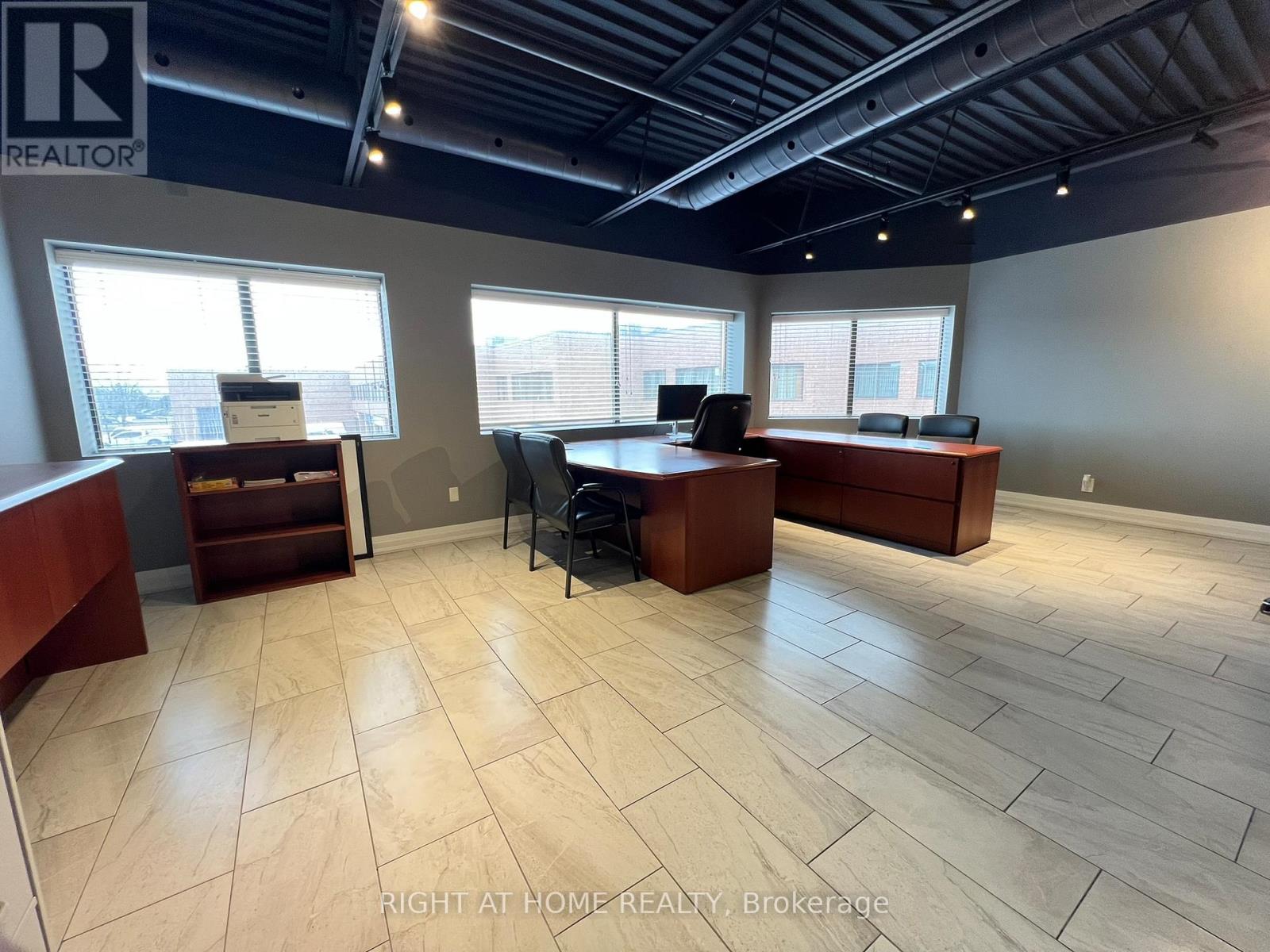 15 - 21 Kenview Boulevard, Brampton (Parkway Belt Industrial Area), Ontario  L6T 5G7 - Photo 15 - W12919332