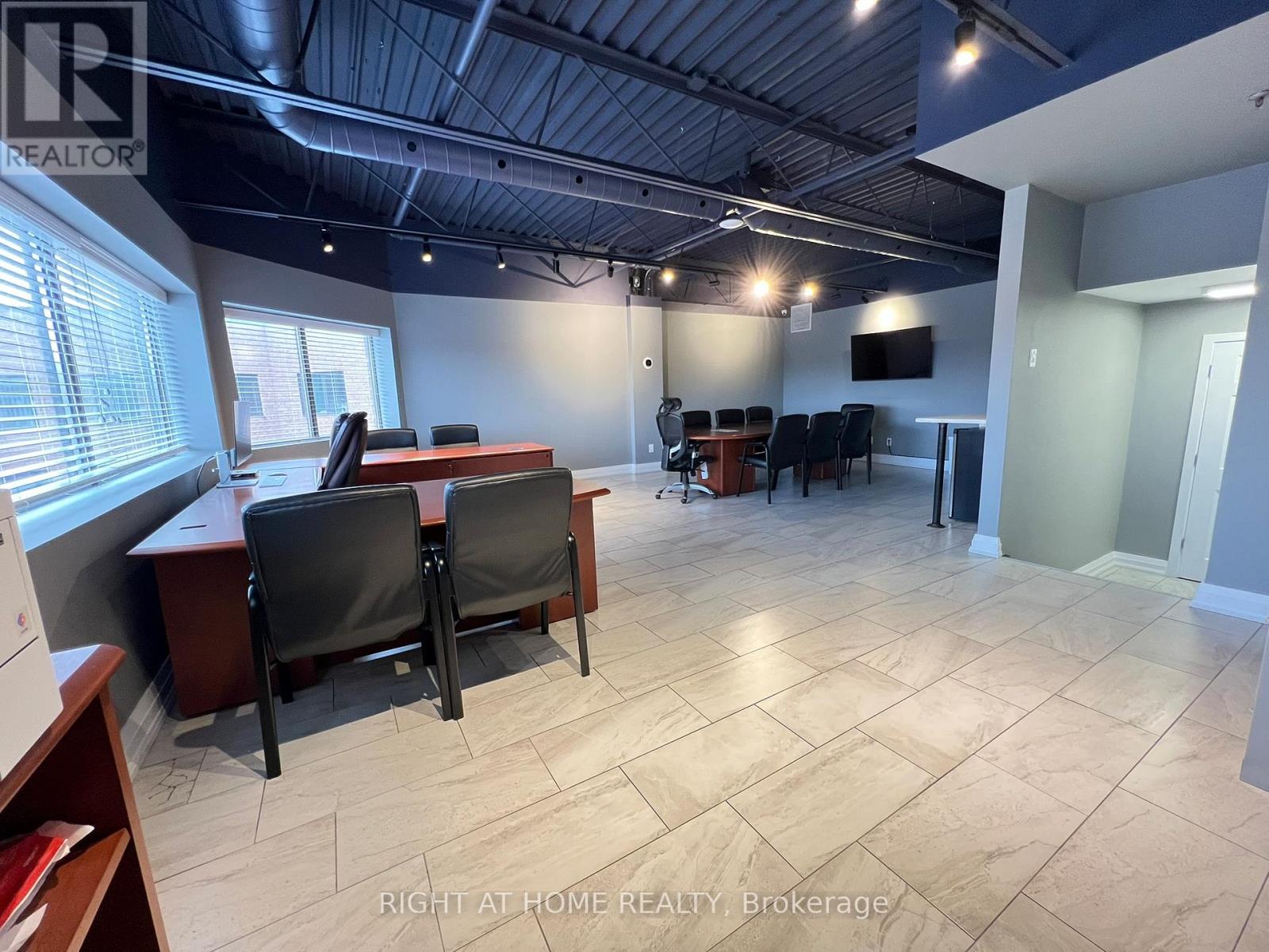 15 - 21 Kenview Boulevard, Brampton (Parkway Belt Industrial Area), Ontario  L6T 5G7 - Photo 16 - W12919332