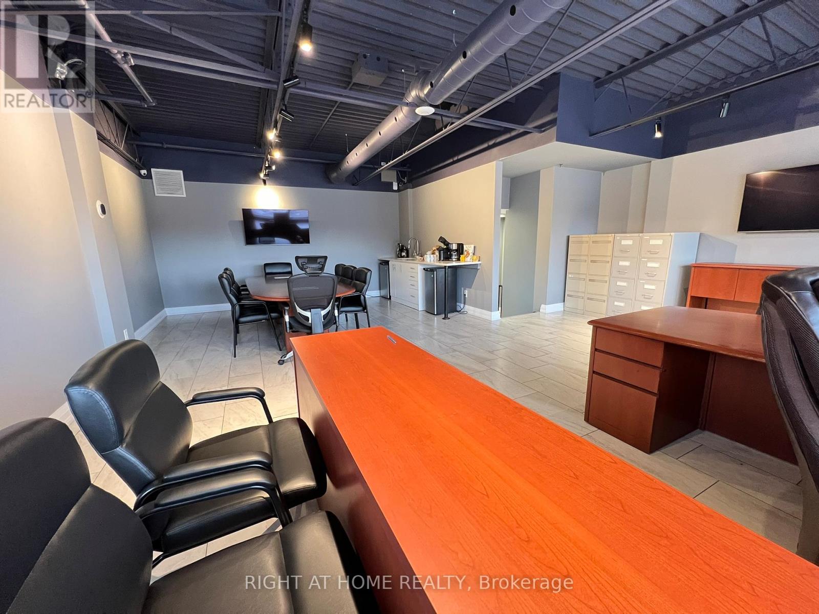 15 - 21 Kenview Boulevard, Brampton (Parkway Belt Industrial Area), Ontario  L6T 5G7 - Photo 17 - W12919332