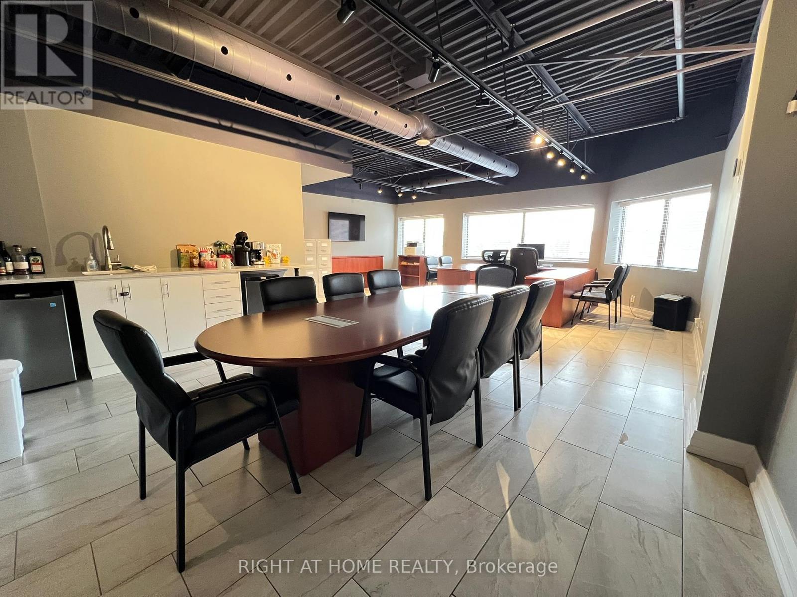 15 - 21 Kenview Boulevard, Brampton (Parkway Belt Industrial Area), Ontario  L6T 5G7 - Photo 18 - W12919332