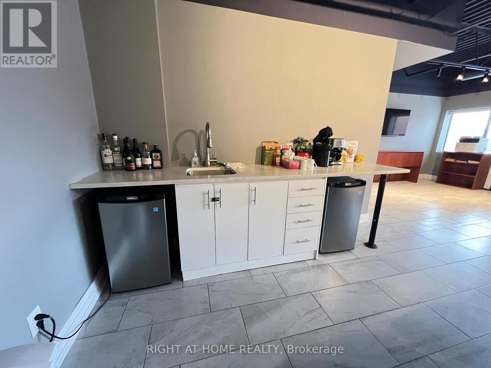 15 - 21 Kenview Boulevard, Brampton (Parkway Belt Industrial Area), Ontario  L6T 5G7 - Photo 19 - W12919332