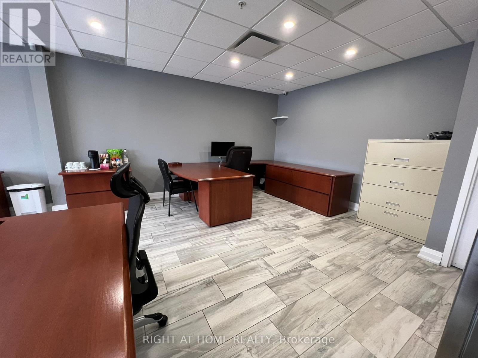 15 - 21 Kenview Boulevard, Brampton (Parkway Belt Industrial Area), Ontario  L6T 5G7 - Photo 7 - W12919332