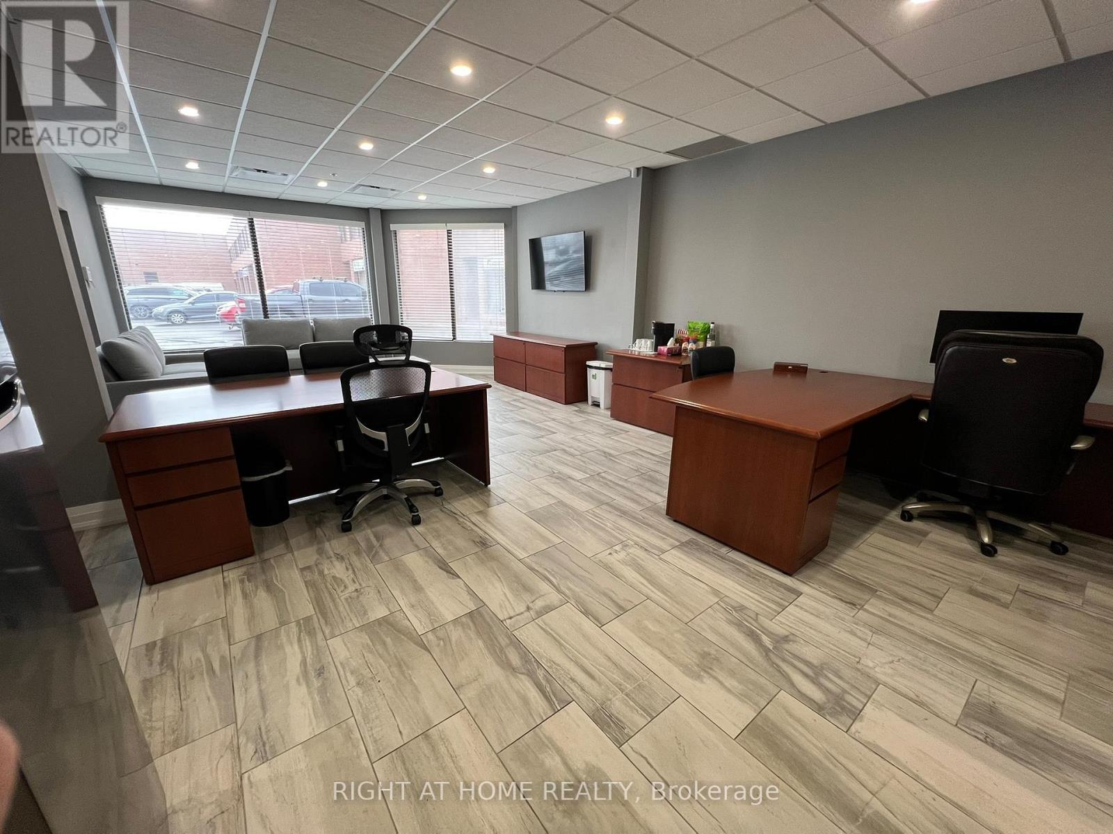 15 - 21 Kenview Boulevard, Brampton (Parkway Belt Industrial Area), Ontario  L6T 5G7 - Photo 8 - W12919332