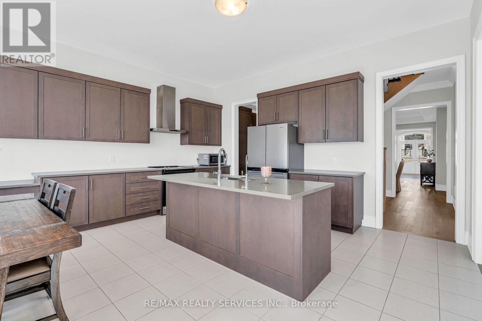 67 James Walker Avenue, Caledon, Ontario  L7C 4M8 - Photo 10 - W12919354