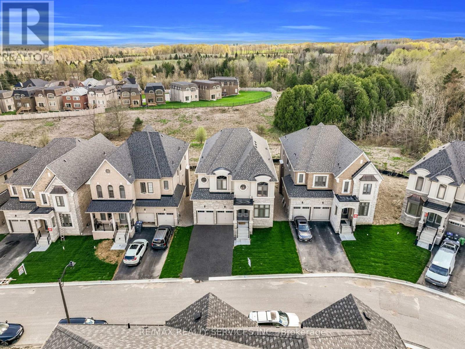 67 James Walker Avenue, Caledon, Ontario  L7C 4M8 - Photo 2 - W12919354