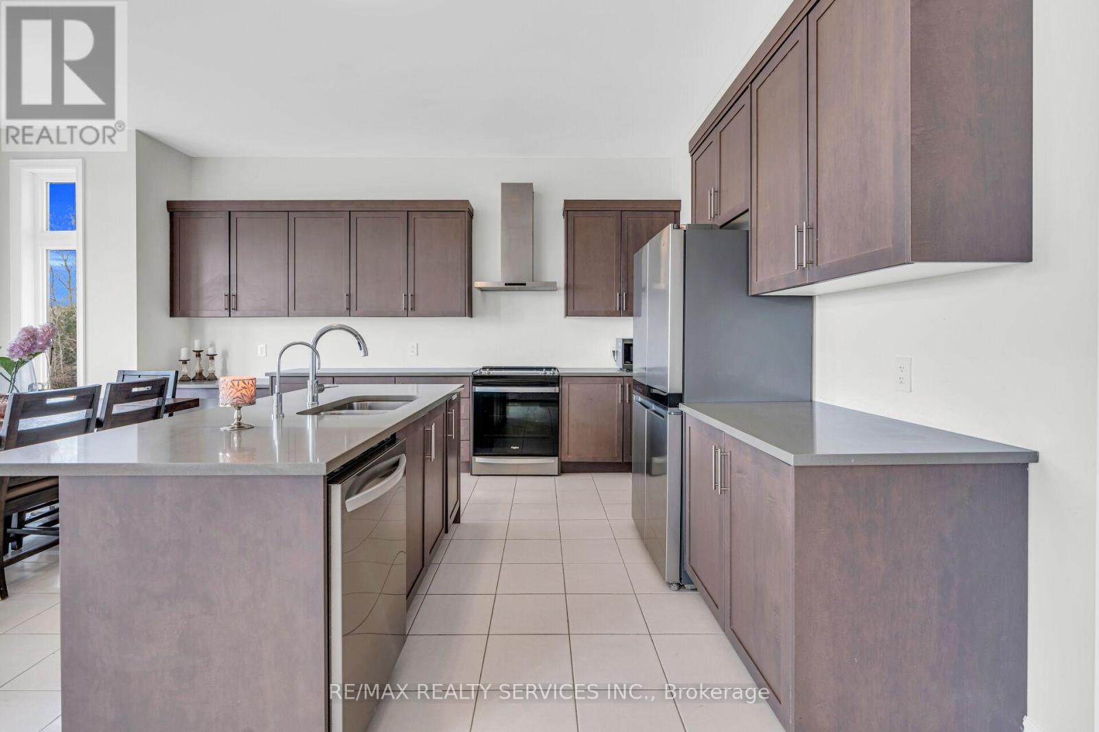 67 James Walker Avenue, Caledon, Ontario  L7C 4M8 - Photo 8 - W12919354