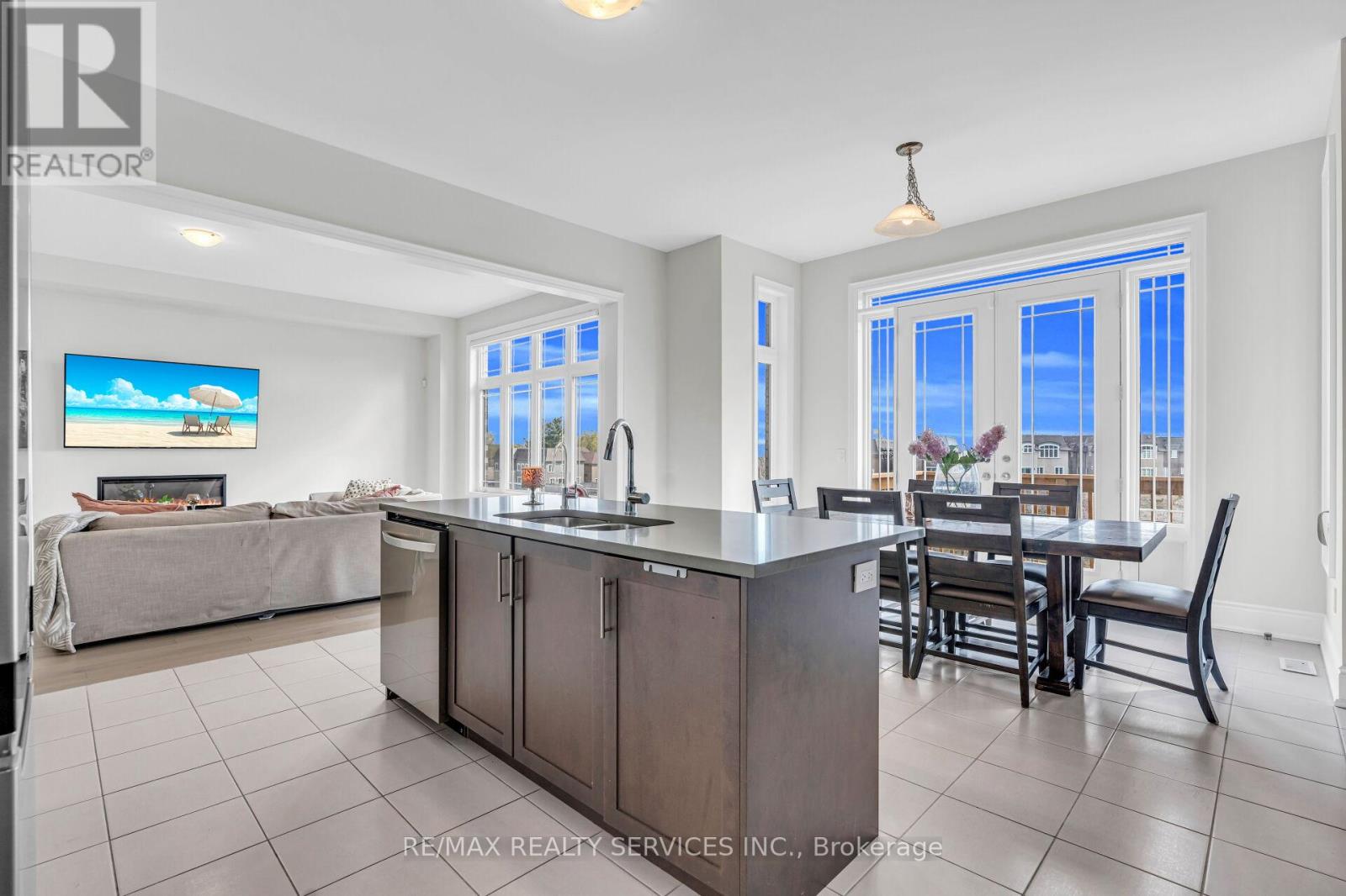 67 James Walker Avenue, Caledon, Ontario  L7C 4M8 - Photo 9 - W12919354