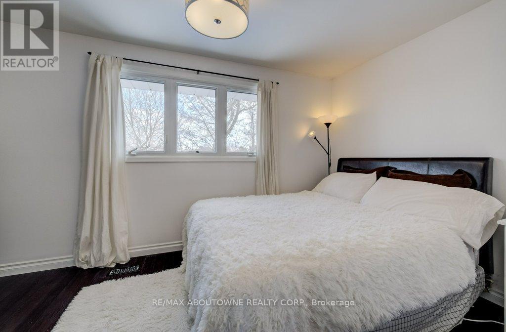 1419 Sandgate Crescent, Mississauga, Ontario  L5J 2E3 - Photo 13 - W12919356