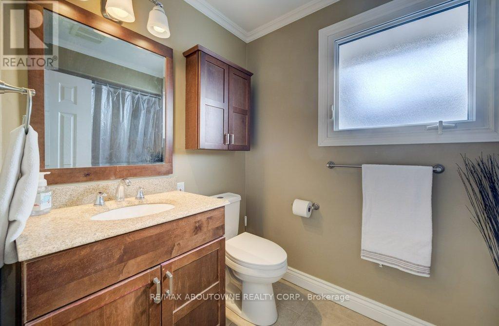 1419 Sandgate Crescent, Mississauga, Ontario  L5J 2E3 - Photo 17 - W12919356