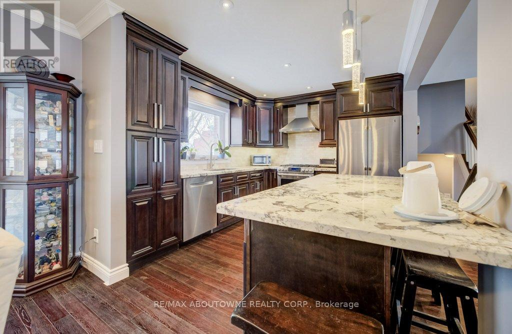 1419 Sandgate Crescent, Mississauga, Ontario  L5J 2E3 - Photo 6 - W12919356