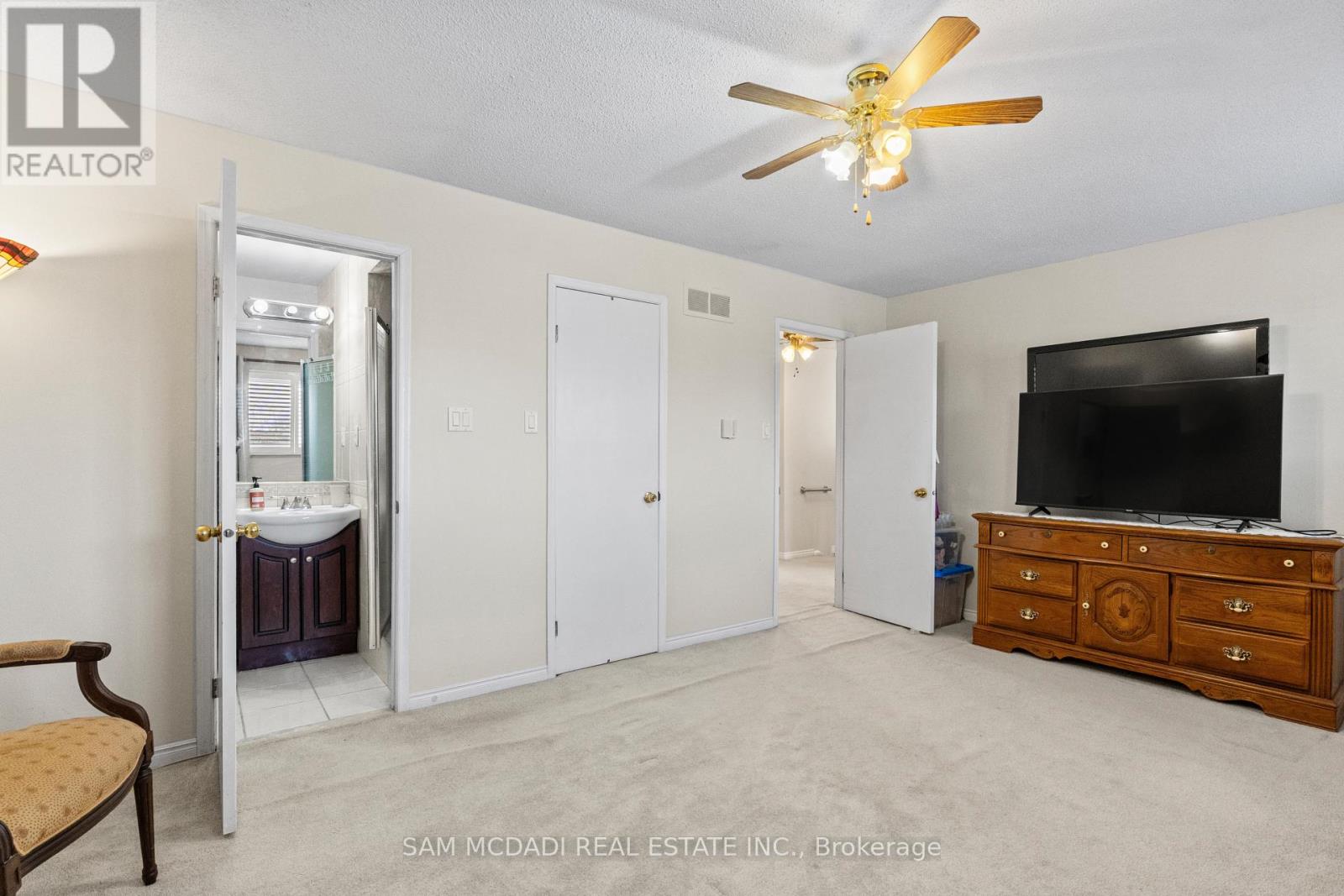 1004 Queensbridge Drive, Mississauga, Ontario  L5C 3R1 - Photo 26 - W12919480