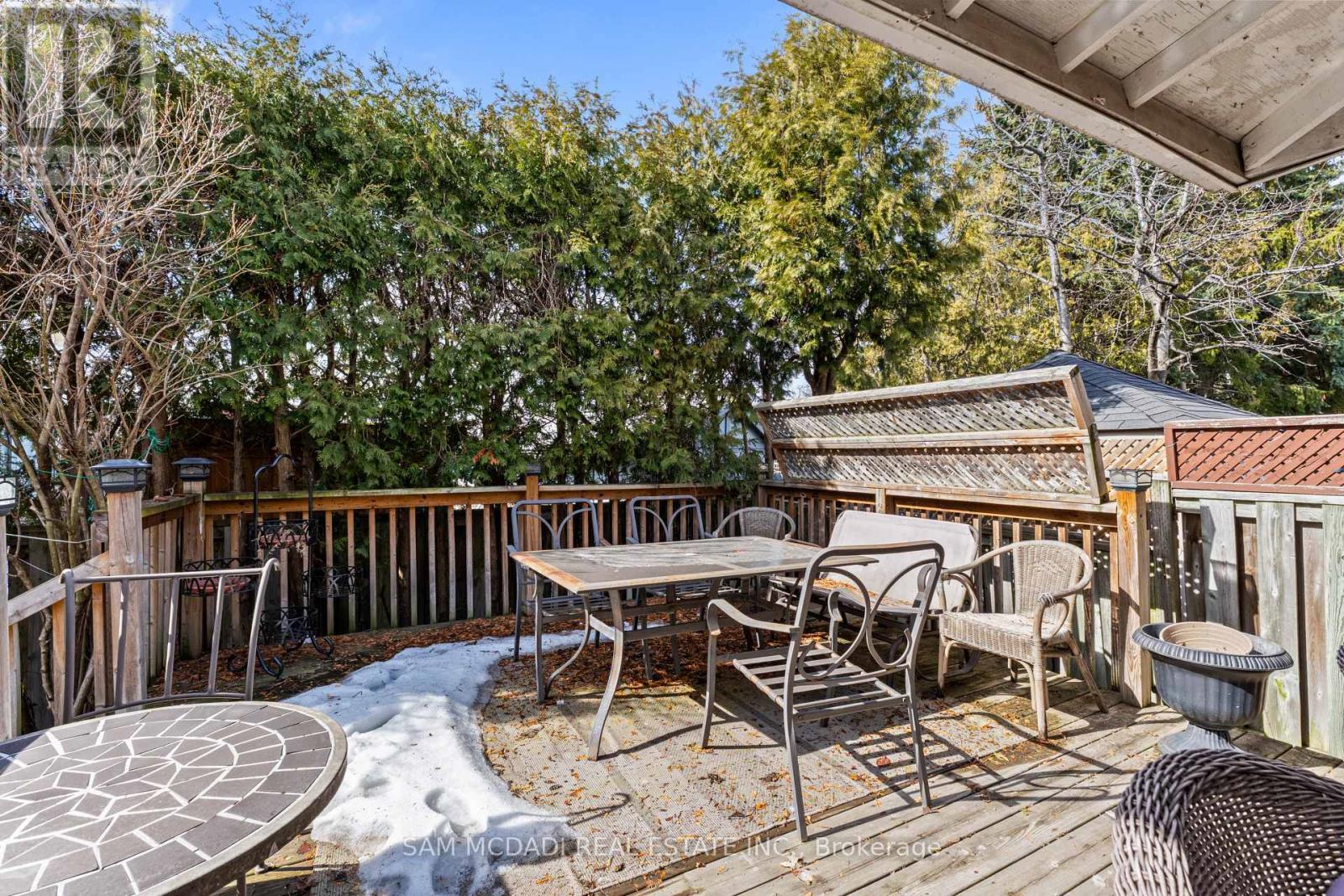 1004 Queensbridge Drive, Mississauga, Ontario  L5C 3R1 - Photo 30 - W12919480