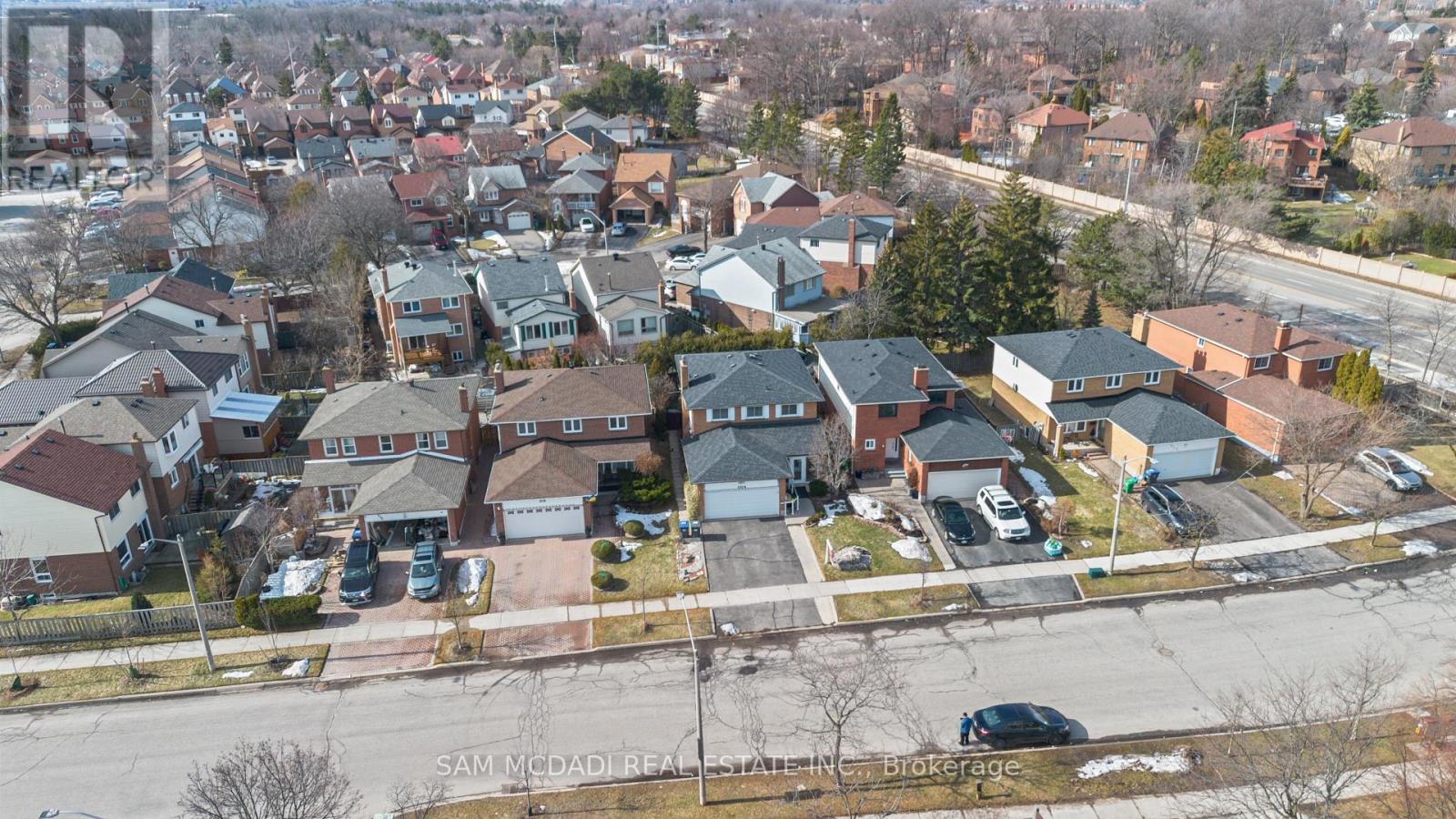 1004 Queensbridge Drive, Mississauga, Ontario  L5C 3R1 - Photo 32 - W12919480