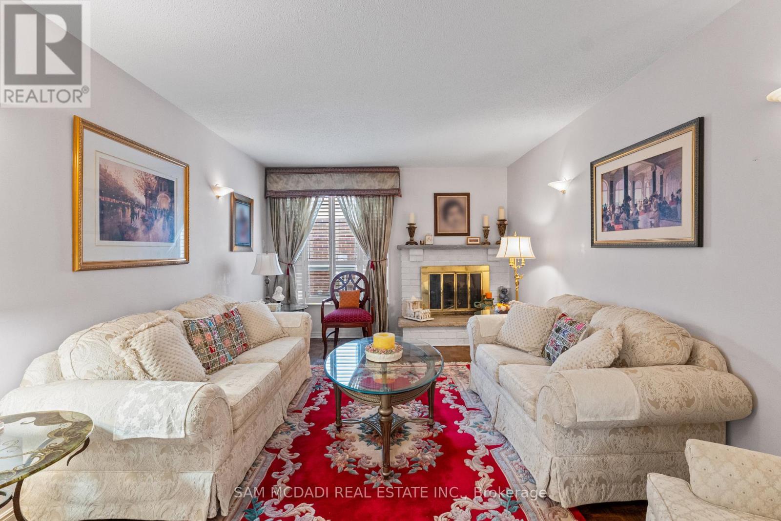 1004 Queensbridge Drive, Mississauga, Ontario  L5C 3R1 - Photo 5 - W12919480