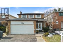 1004 QUEENSBRIDGE DRIVE, Mississauga, Ontario