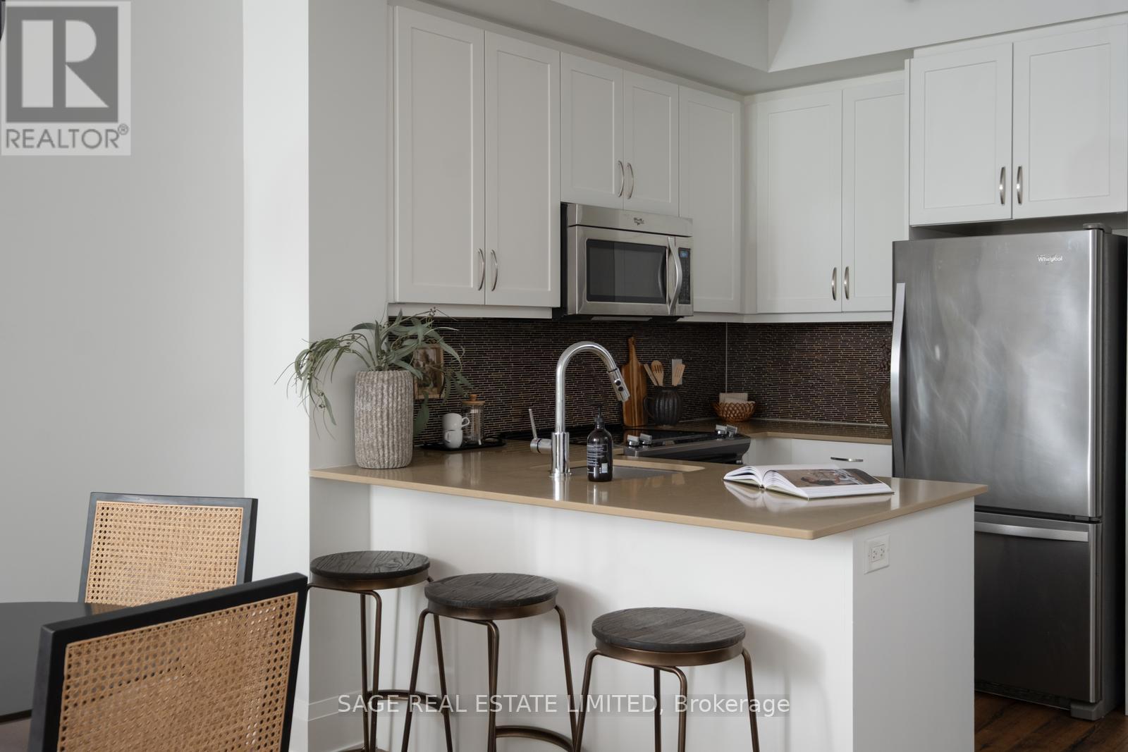 612 - 2 Old Mill Drive, Toronto, Ontario  M6S 0A2 - Photo 12 - W12919498