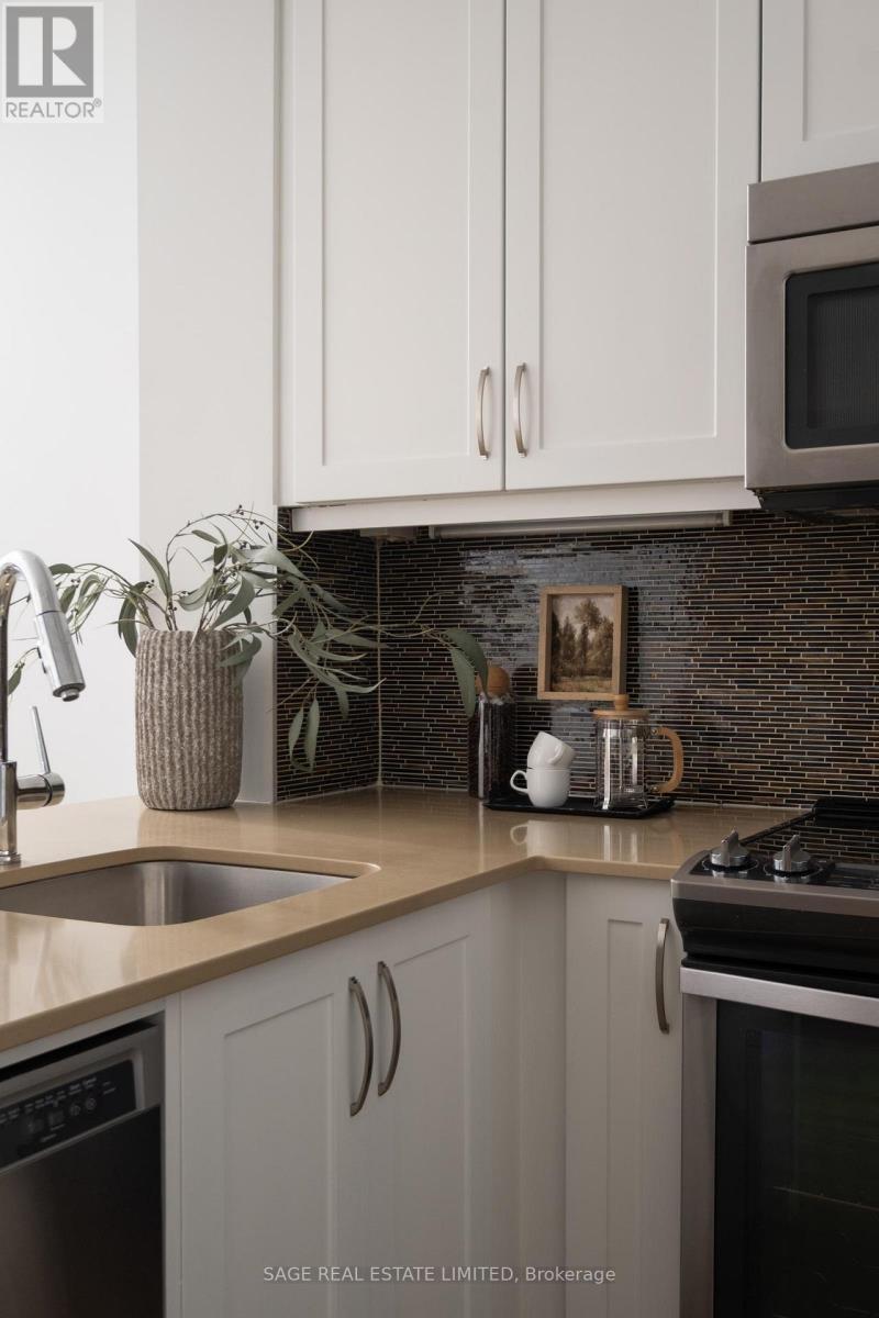 612 - 2 Old Mill Drive, Toronto, Ontario  M6S 0A2 - Photo 15 - W12919498