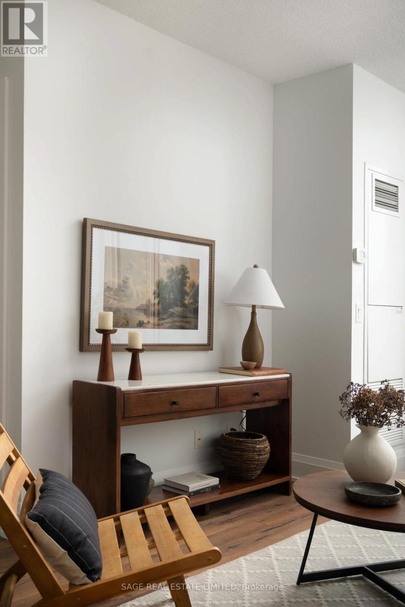 612 - 2 Old Mill Drive, Toronto, Ontario  M6S 0A2 - Photo 6 - W12919498