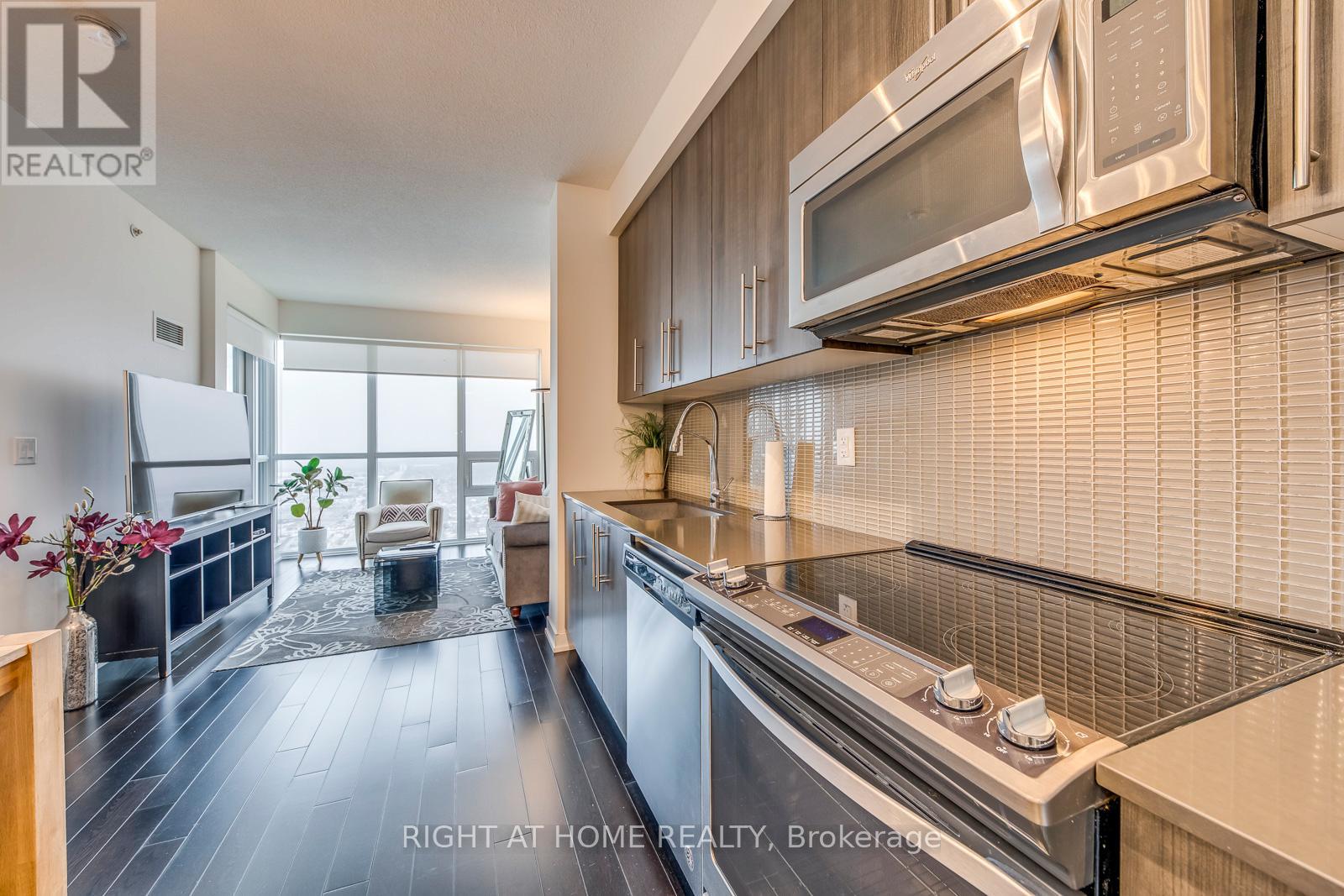 3911 - 4011 Brickstone Mews, Mississauga, Ontario  L5B 0G3 - Photo 12 - W12919504