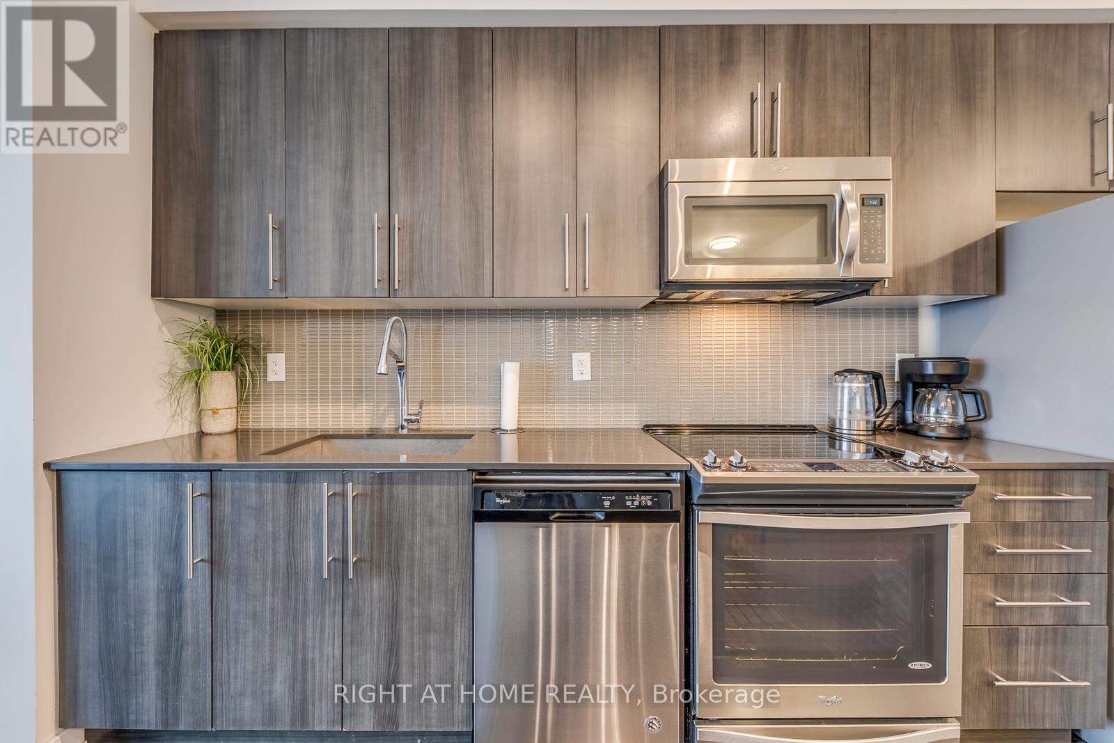 3911 - 4011 Brickstone Mews, Mississauga, Ontario  L5B 0G3 - Photo 13 - W12919504