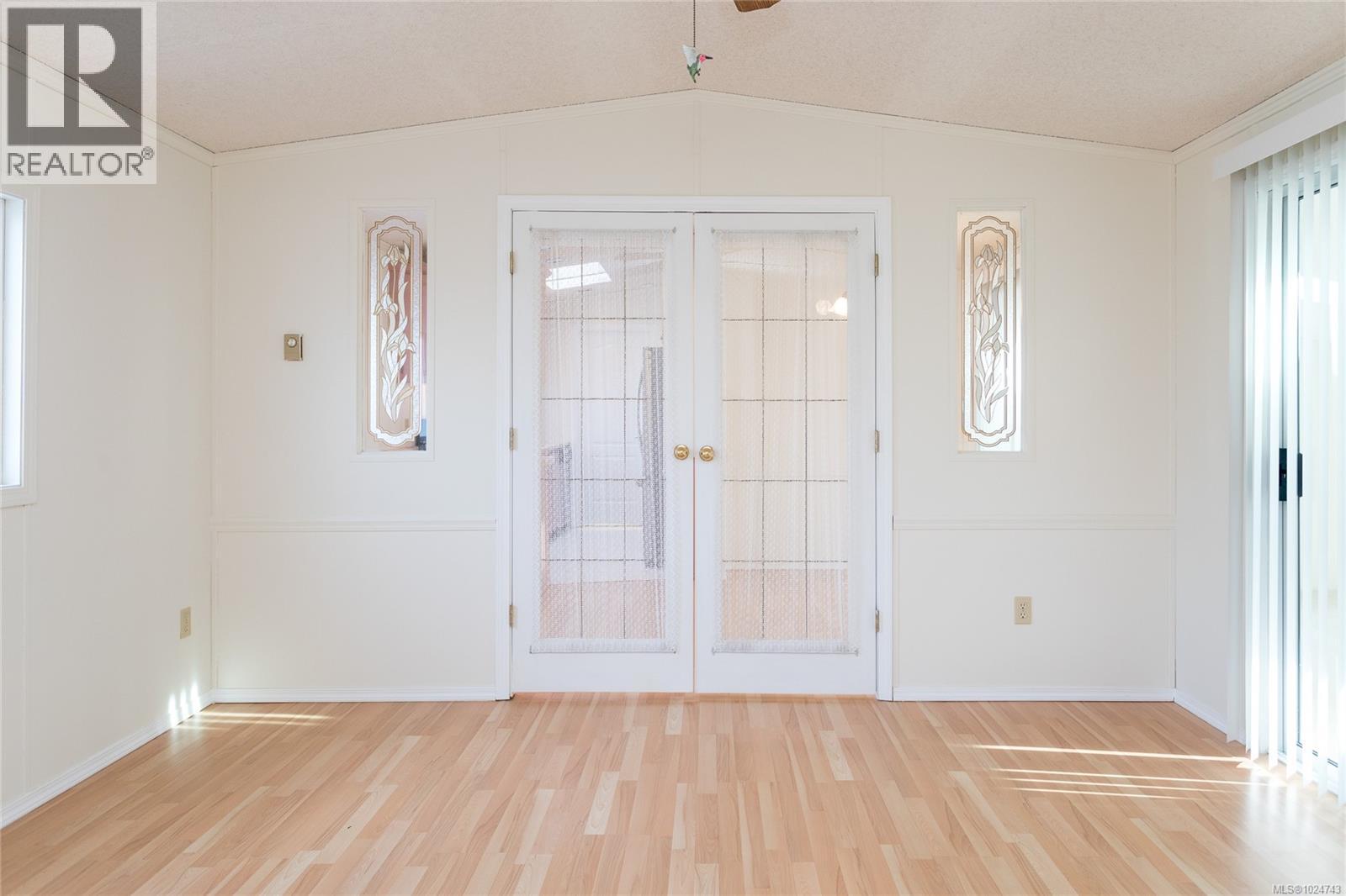 50 7583 Central Saanich Rd, Central Saanich, British Columbia  V8M 2B6 - Photo 6 - 1024743