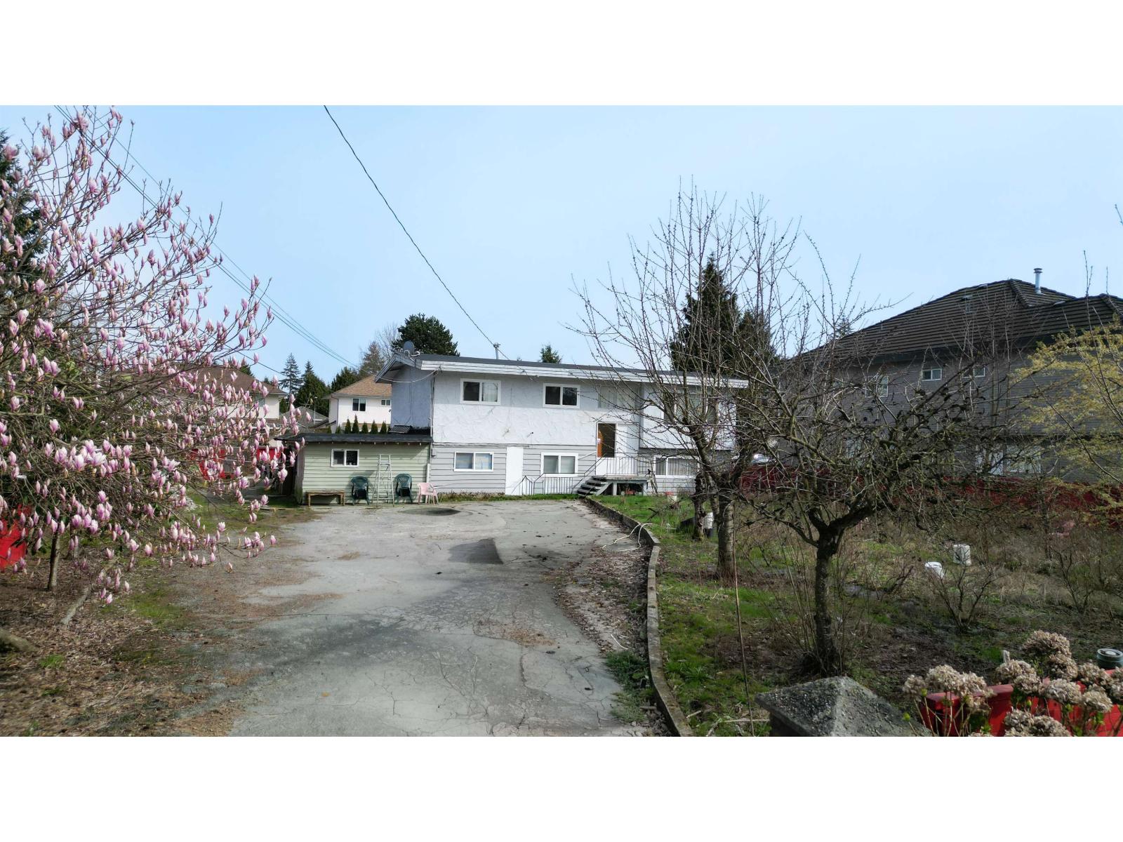 9032 156 Street, Surrey, British Columbia  V3R 5Y8 - Photo 2 - R3101298