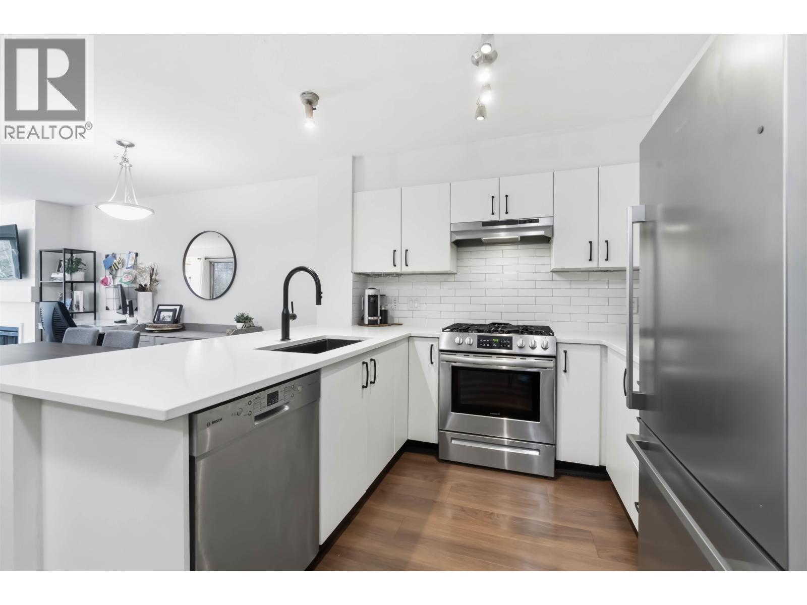 308 801 Klahanie Drive, Port Moody, British Columbia  V3H 5K4 - Photo 5 - R3103158