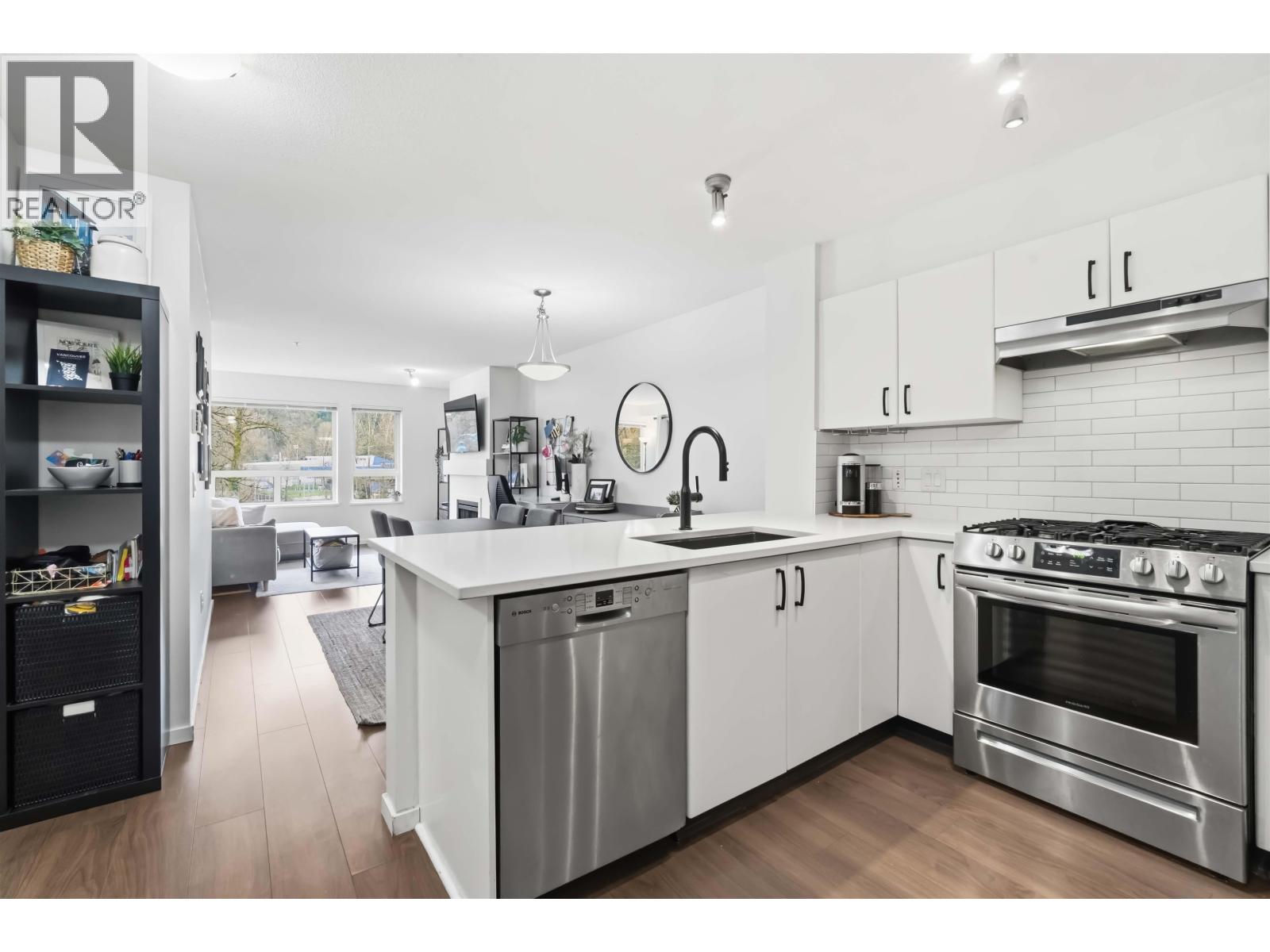 308 801 Klahanie Drive, Port Moody, British Columbia  V3H 5K4 - Photo 4 - R3103158