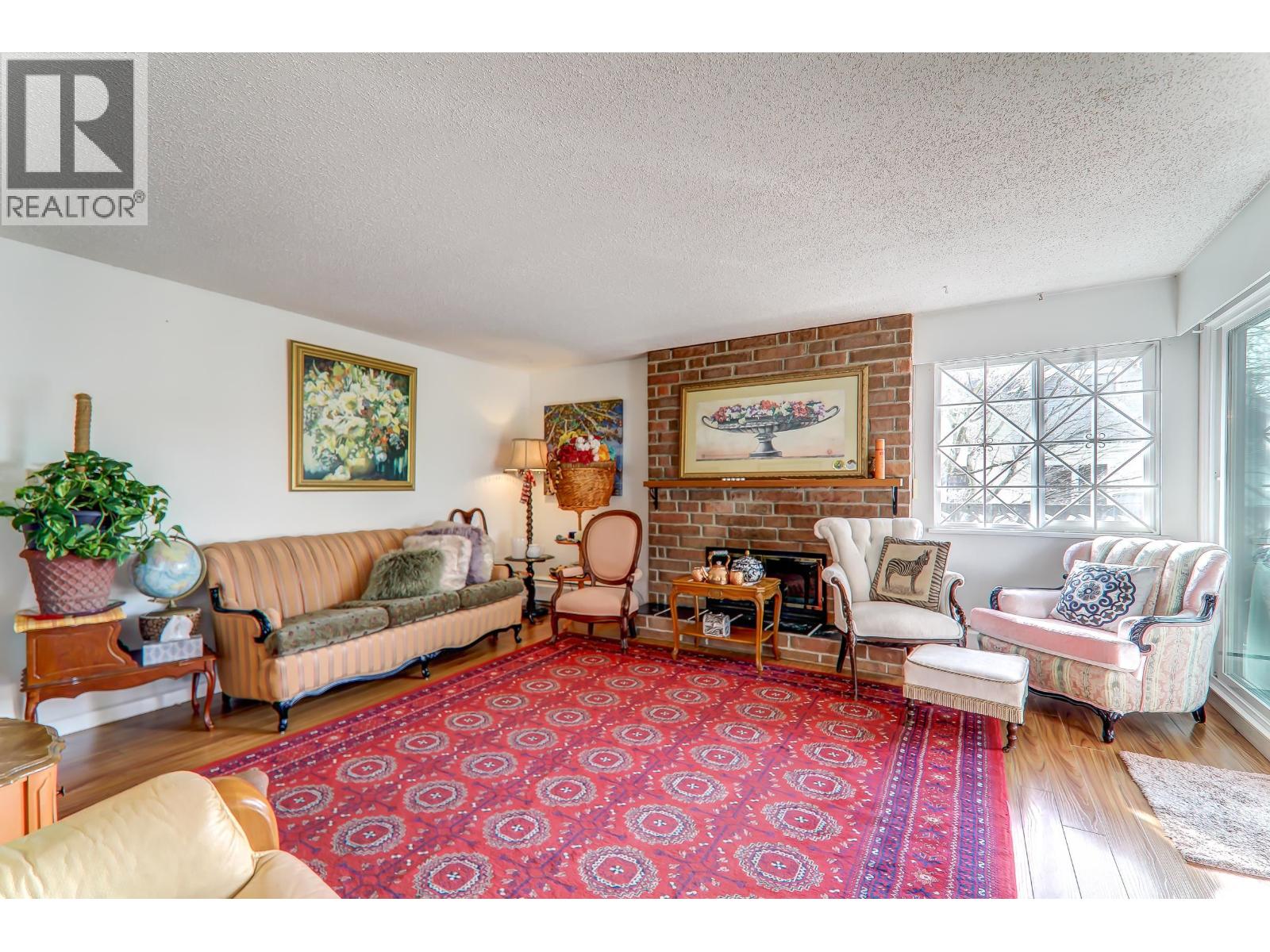 103 327 Ninth Street, New Westminster, British Columbia  V3M 3V8 - Photo 3 - R3102320