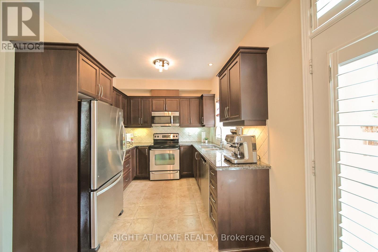 12 - 400 Stonehenge Drive, Hamilton (Meadowlands), Ontario  L9K 0A2 - Photo 10 - X12912200