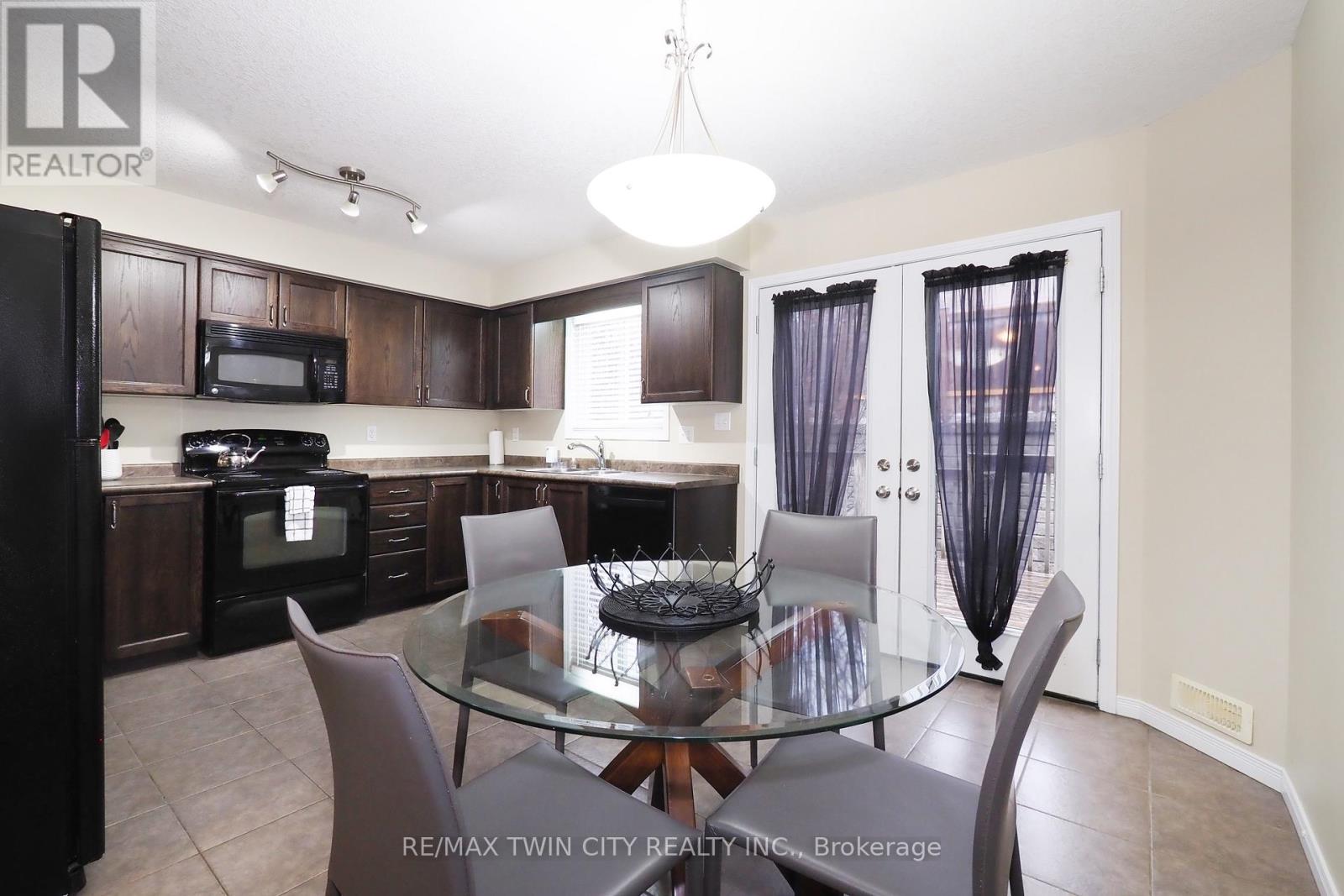 B12 - 240 Westmeadow Drive, Kitchener, Ontario  N2N 0A1 - Photo 10 - X12919288