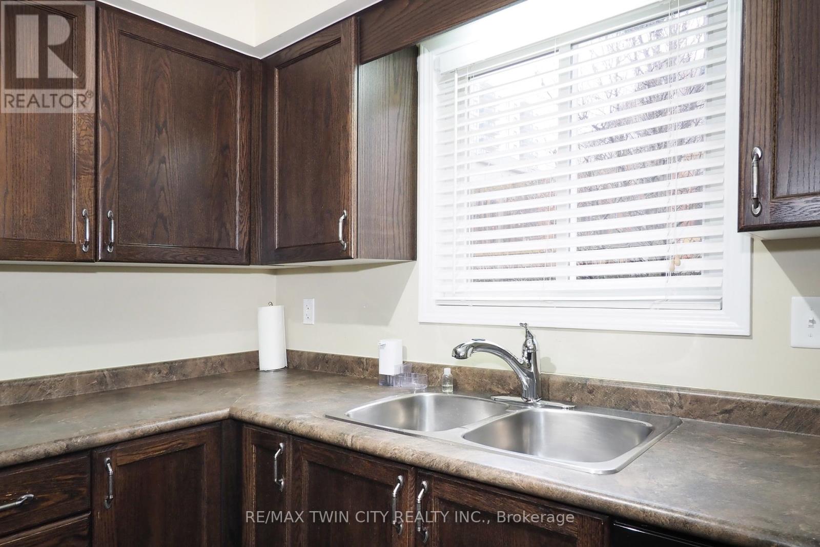 B12 - 240 Westmeadow Drive, Kitchener, Ontario  N2N 0A1 - Photo 13 - X12919288